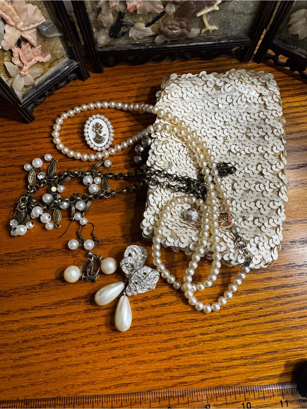 Lot of Pearl Themed Vintage & Modern Jewlery